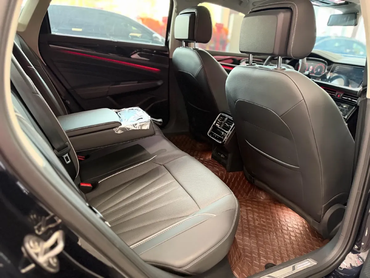 2024 Volkswagen Passat 2.0T 220HP L4 7DCT,autocango,china used car exporter,china ev exporter,chinese used car exporter,chinese used ev exporter