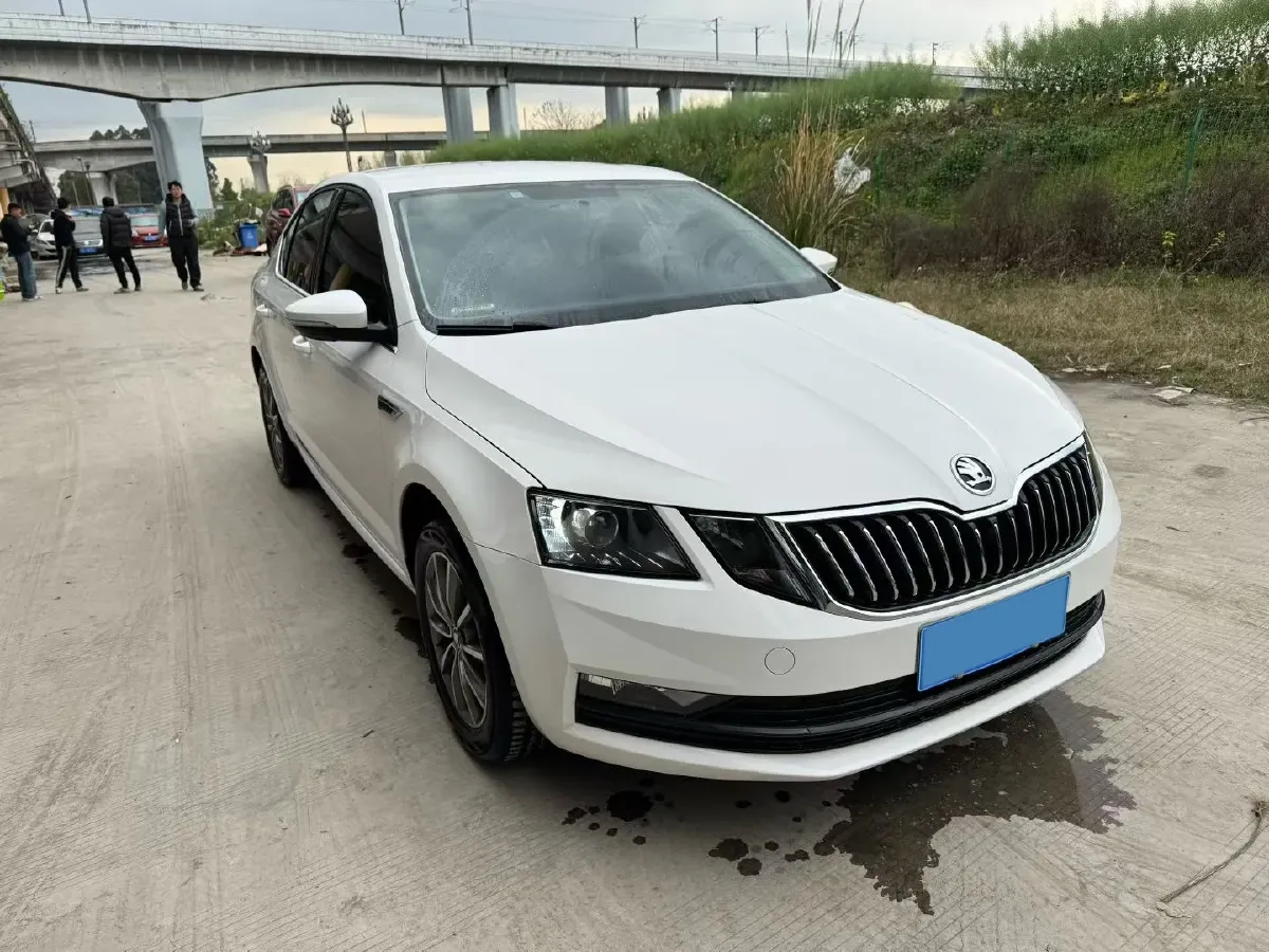 2020 Skoda Octavia 1.5L 113HP L4 6AT,autocango,china used car exporter,china ev exporter,chinese used car exporter,chinese used ev exporter
