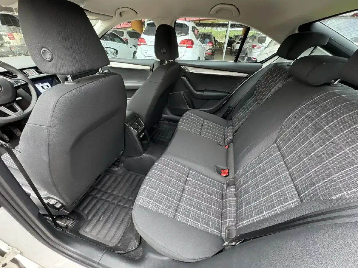 2020 Skoda Octavia 1.5L 113HP L4 6AT,autocango,china used car exporter,china ev exporter,chinese used car exporter,chinese used ev exporter