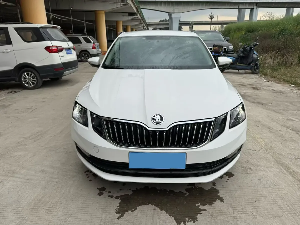 2020 Skoda Octavia 1.5L 113HP L4 6AT,autocango,china used car exporter,china ev exporter,chinese used car exporter,chinese used ev exporter