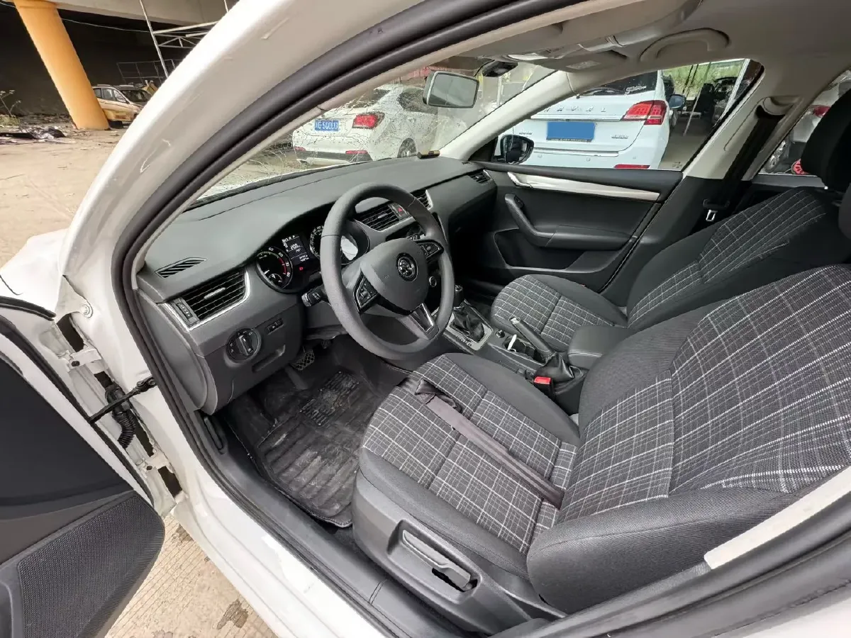 2020 Skoda Octavia 1.5L 113HP L4 6AT,autocango,china used car exporter,china ev exporter,chinese used car exporter,chinese used ev exporter