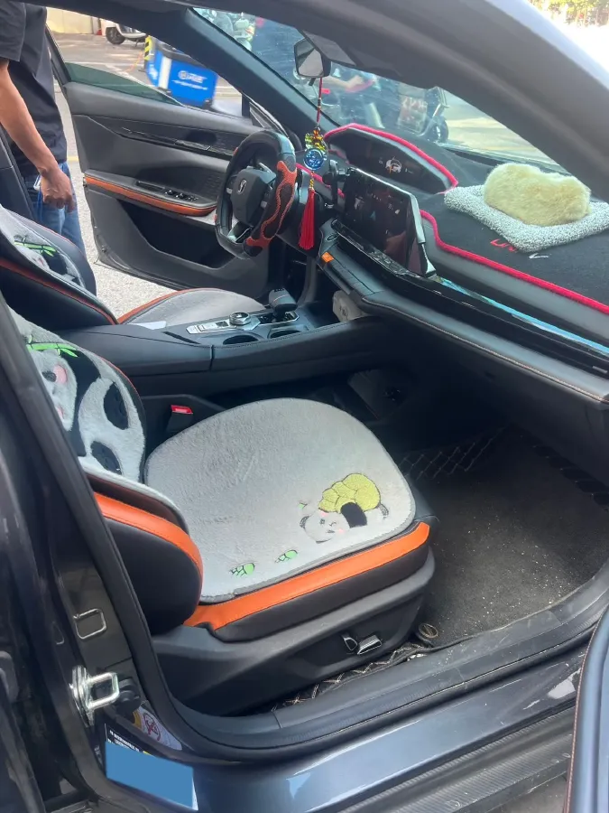 2023 ChangAn UNI-V 1.5T 188HP L4 7DCT,autocango,china used car exporter,china ev exporter,chinese used car exporter,chinese used ev exporter