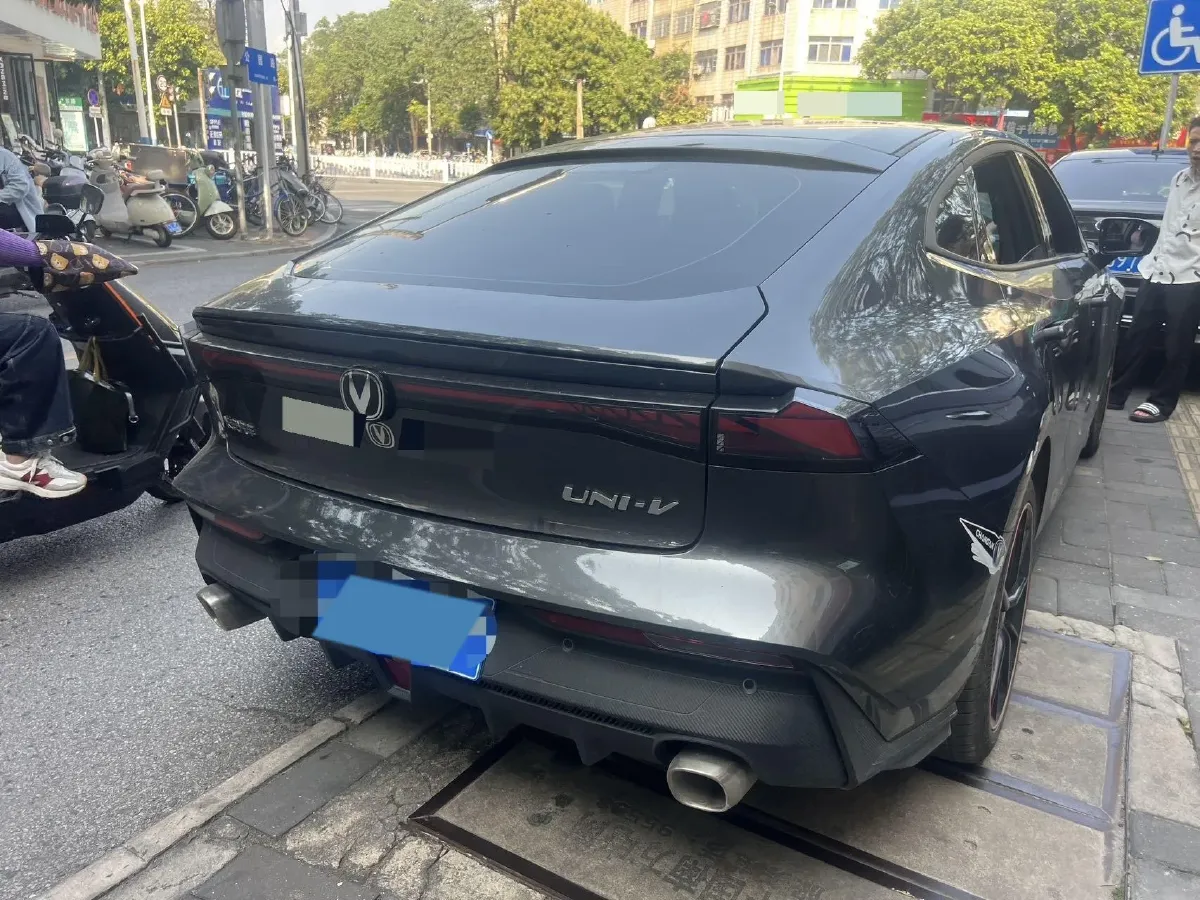 2023 ChangAn UNI-V 1.5T 188HP L4 7DCT,autocango,china used car exporter,china ev exporter,chinese used car exporter,chinese used ev exporter