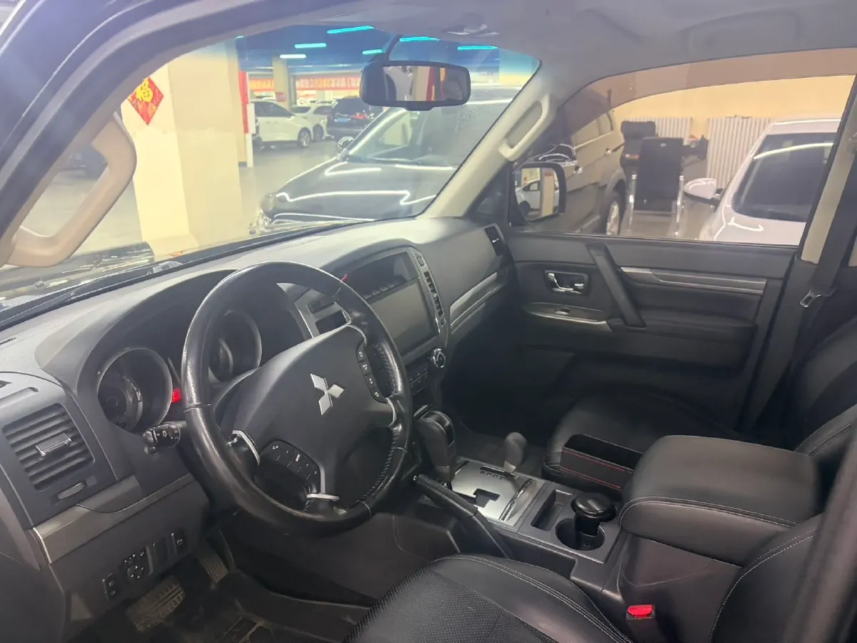 2016 Mitsubishi Pajero 3.0L 174HP V6 5AT,autocango,china used car exporter,china ev exporter,chinese used car exporter,chinese used ev exporter
