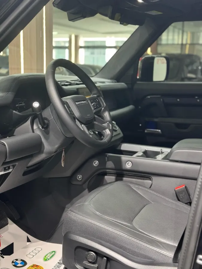 2025 Land Rover Defender 3.0T 400HP L6 8AT,autocango,china used car exporter,china ev exporter,chinese used car exporter,chinese used ev exporter