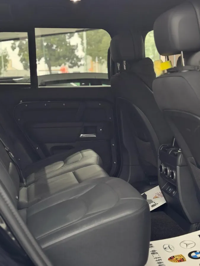 2025 Land Rover Defender 3.0T 400HP L6 8AT,autocango,china used car exporter,china ev exporter,chinese used car exporter,chinese used ev exporter
