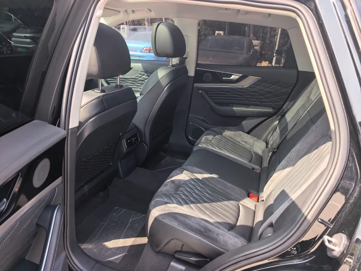 2022 HongQi HS5 2.0T 224HP L4 6AT,autocango,china used car exporter,china ev exporter,chinese used car exporter,chinese used ev exporter