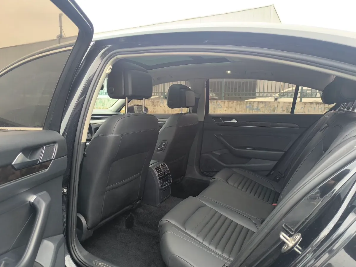 2018 Volkswagen Magotan 1.8T 180HP L4 7DCT,autocango,china used car exporter,china ev exporter,chinese used car exporter,chinese used ev exporter