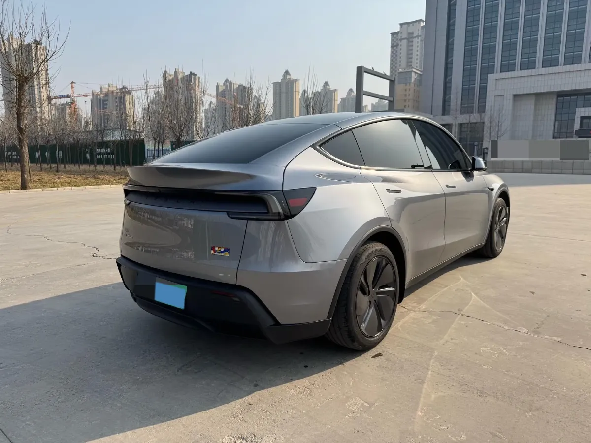 2025 Tesla Model Y BEV 62.5KWH,autocango,china used car exporter,china ev exporter,chinese used car exporter,chinese used ev exporter