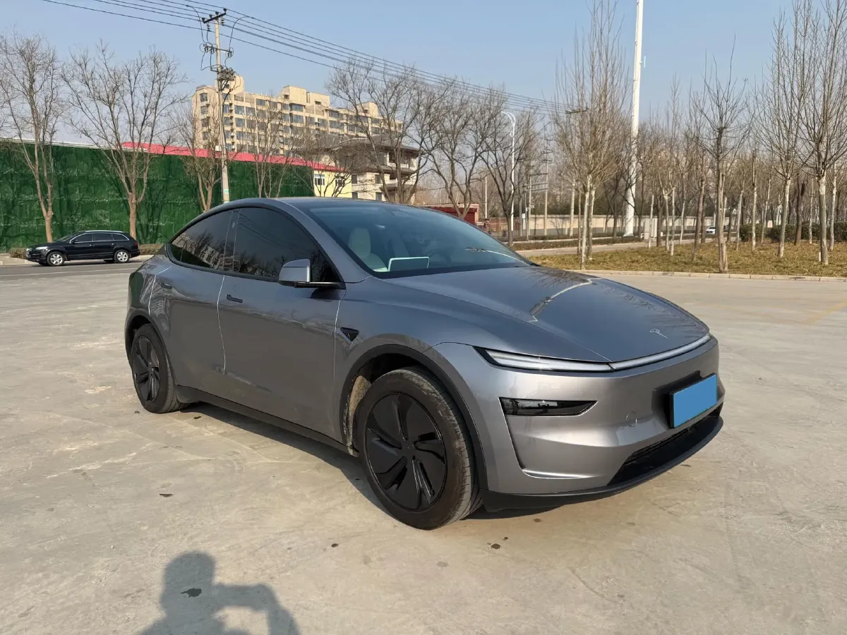 2025 Tesla Model Y BEV 62.5KWH,autocango,china used car exporter,china ev exporter,chinese used car exporter,chinese used ev exporter