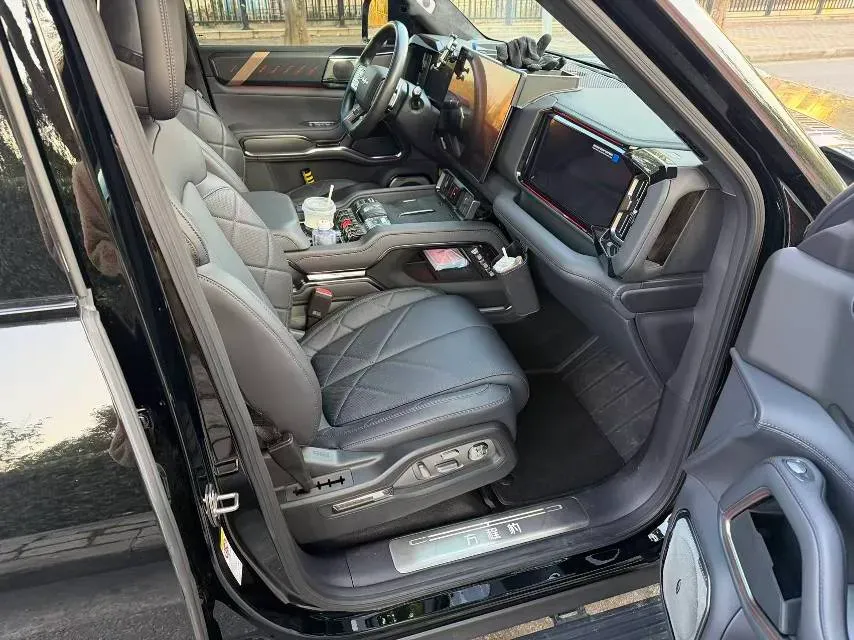 2025 FangChengBao Bao 8 2.0T 245HP L4 E-CVT PHEV 36.8KWH,autocango,china used car exporter,china ev exporter,chinese used car exporter,chinese used ev exporter