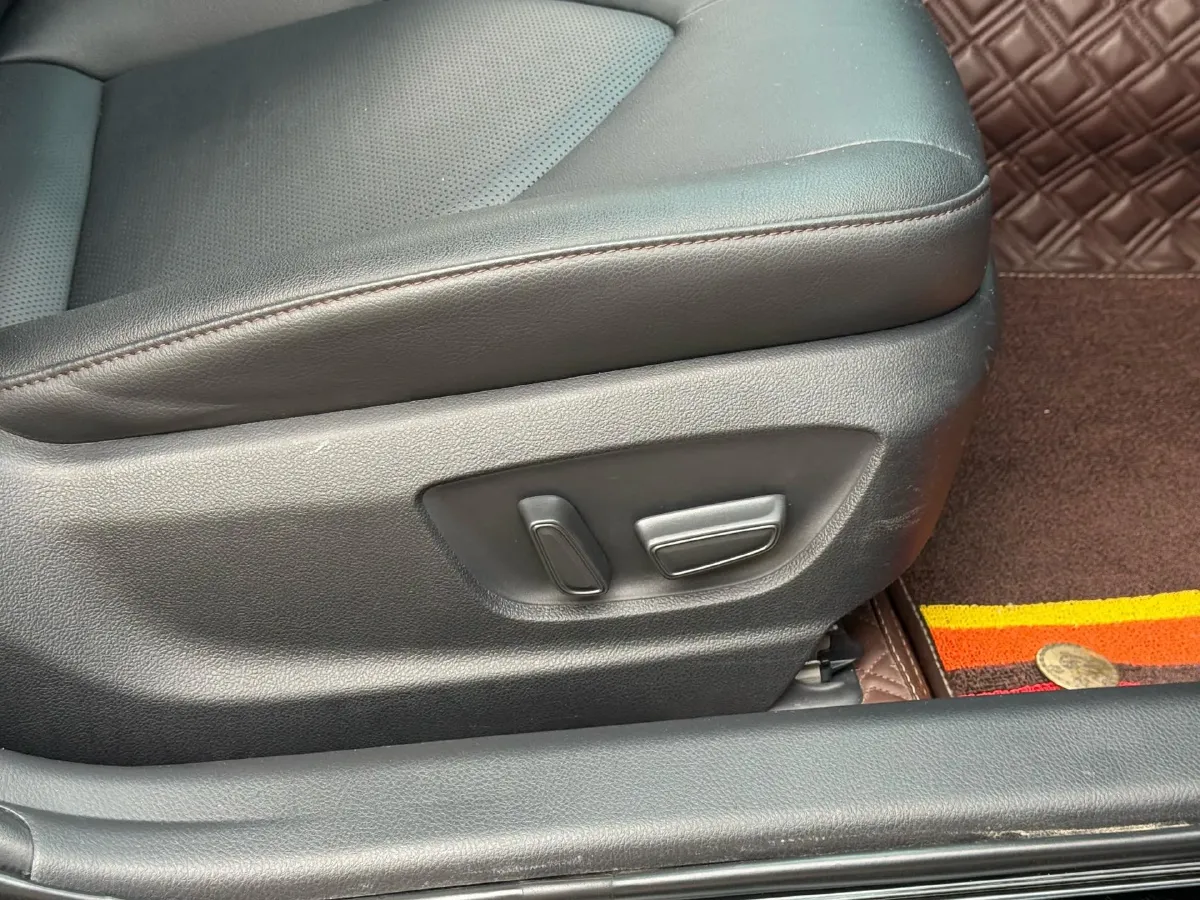 2019 Toyota Camry 2.5L 209HP L4 8AT,autocango,china used car exporter,china ev exporter,chinese used car exporter,chinese used ev exporter