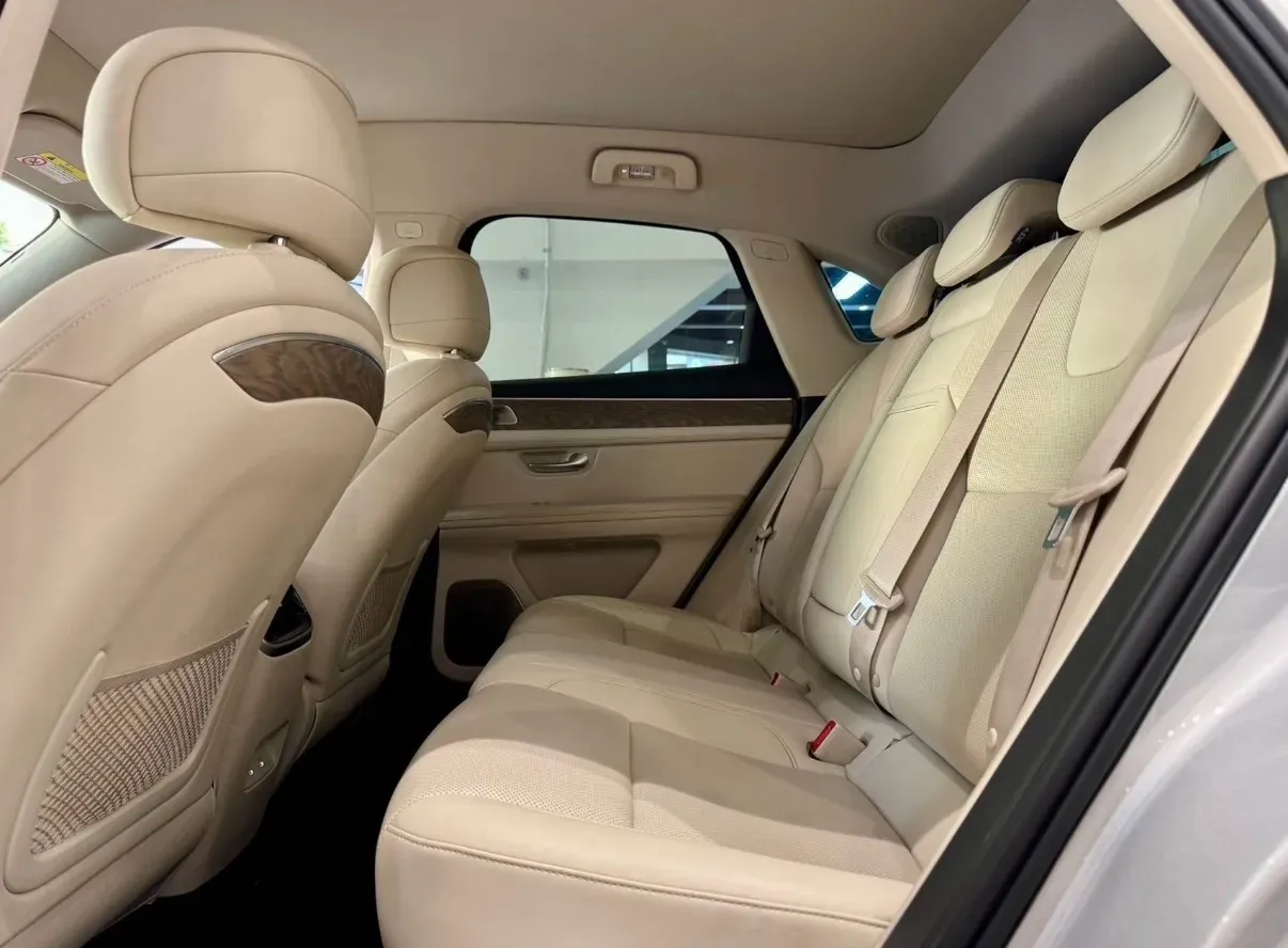 2022 Isuzu Mu-X 2.0T 220HP L4 8AT,autocango,china used car exporter,china ev exporter,chinese used car exporter,chinese used ev exporter