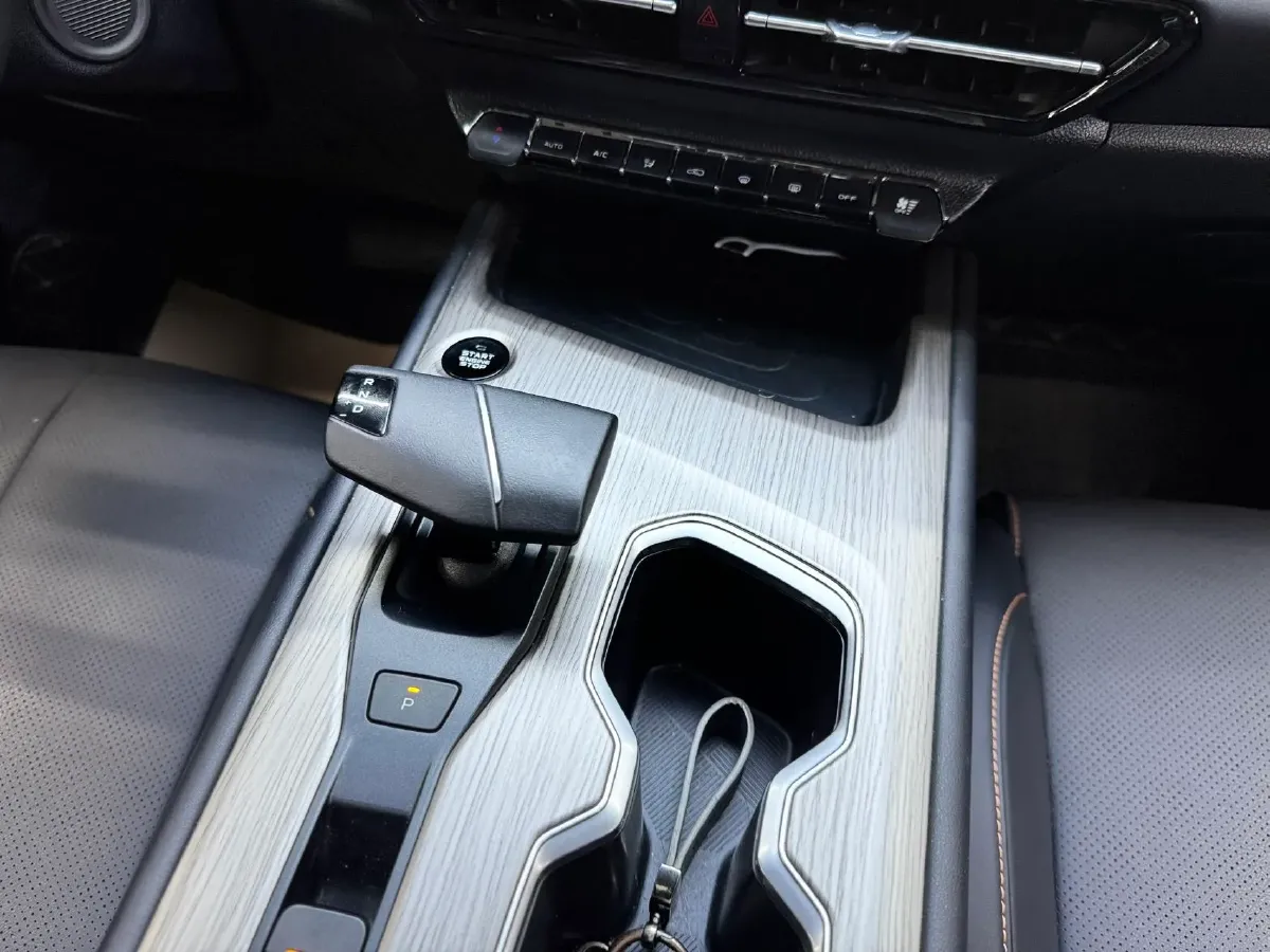 2024 ChangAn X7 PLUS 1.5T 188HP L4 7DCT,autocango,china used car exporter,china ev exporter,chinese used car exporter,chinese used ev exporter