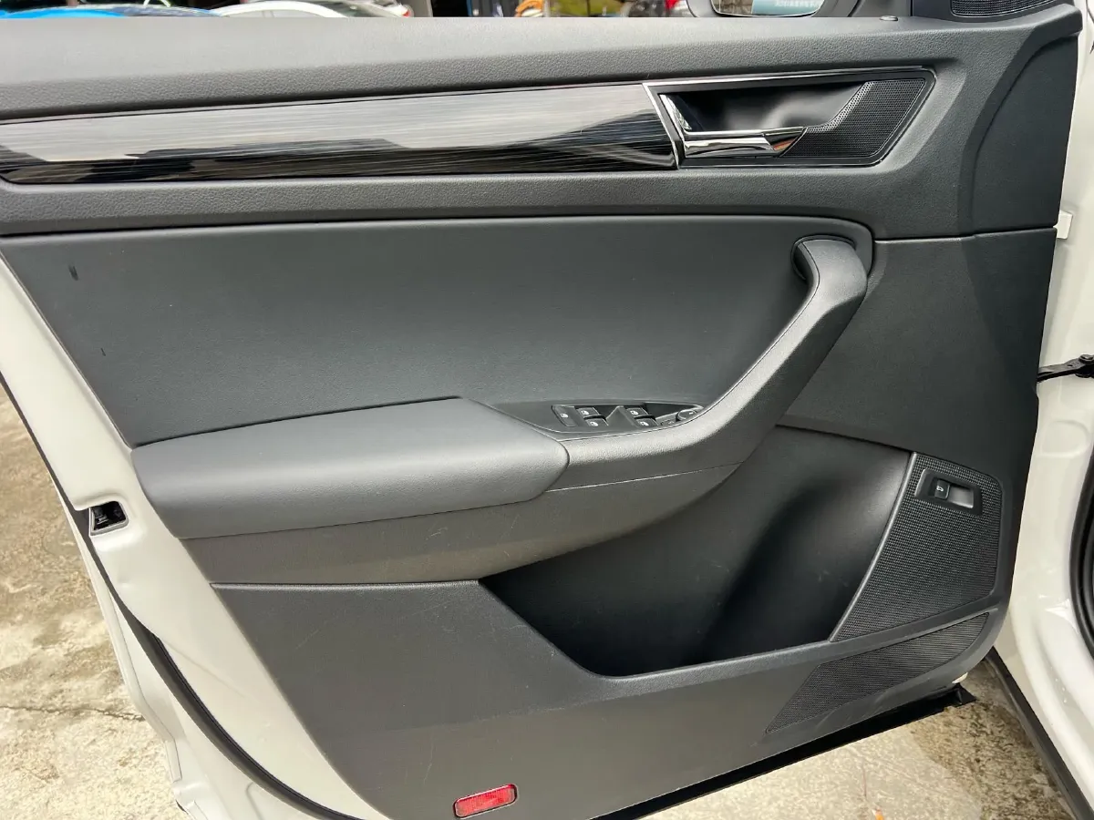 2018 Skoda Kodiak 2.0T 186HP L4 7DCT,autocango,china used car exporter,china ev exporter,chinese used car exporter,chinese used ev exporter