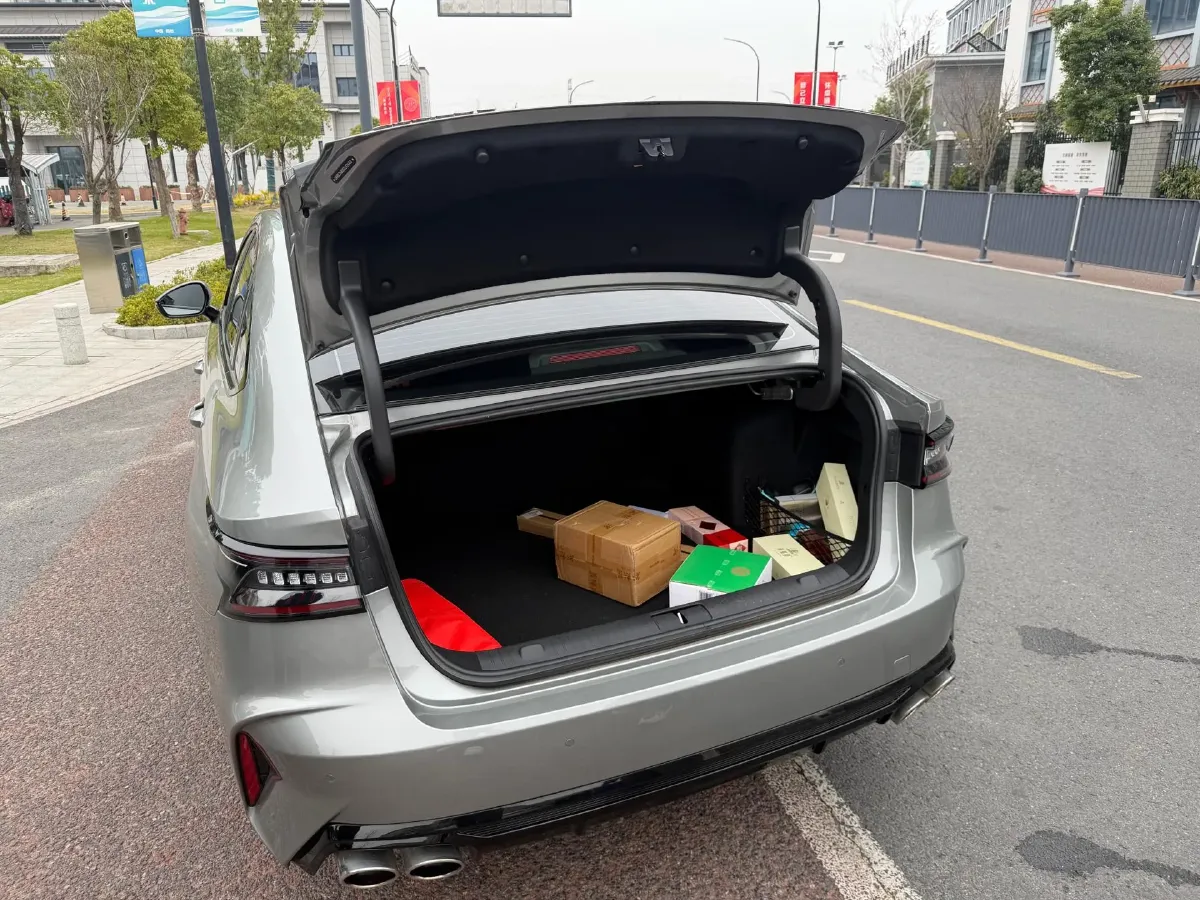 2025 Chery Arrizo 8 2.0T 254HP L4 7DCT,autocango,china used car exporter,china ev exporter,chinese used car exporter,chinese used ev exporter