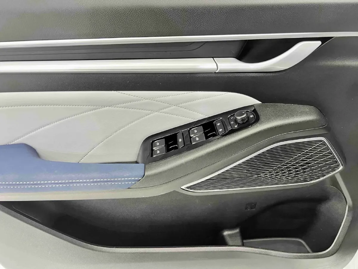 2022 Geely Emgrand 1.5L 114HP L4 CVT,autocango,china used car exporter,china ev exporter,chinese used car exporter,chinese used ev exporter