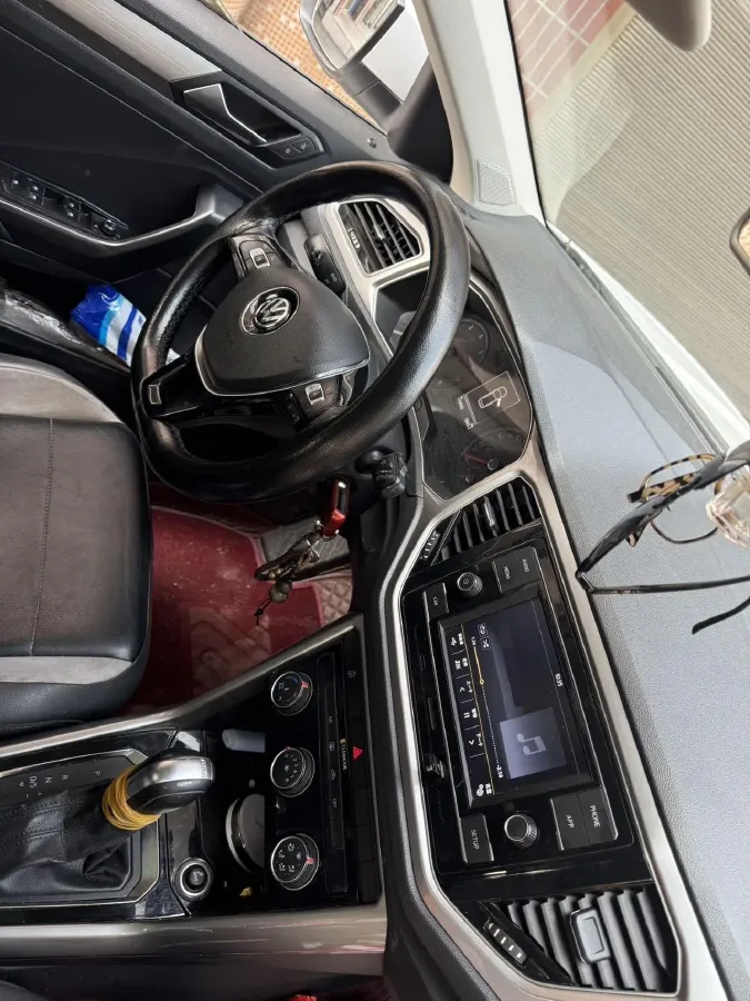 2019 Volkswagen T-Roc 1.4T 131HP L4 7DCT,autocango,china used car exporter,china ev exporter,chinese used car exporter,chinese used ev exporter