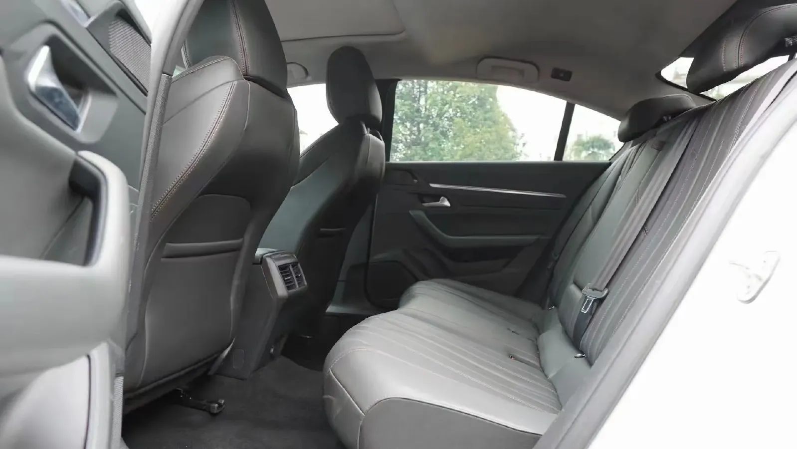 2021 Peugeot 508 1.6T 170HP L4 6AT,autocango,china used car exporter,china ev exporter,chinese used car exporter,chinese used ev exporter