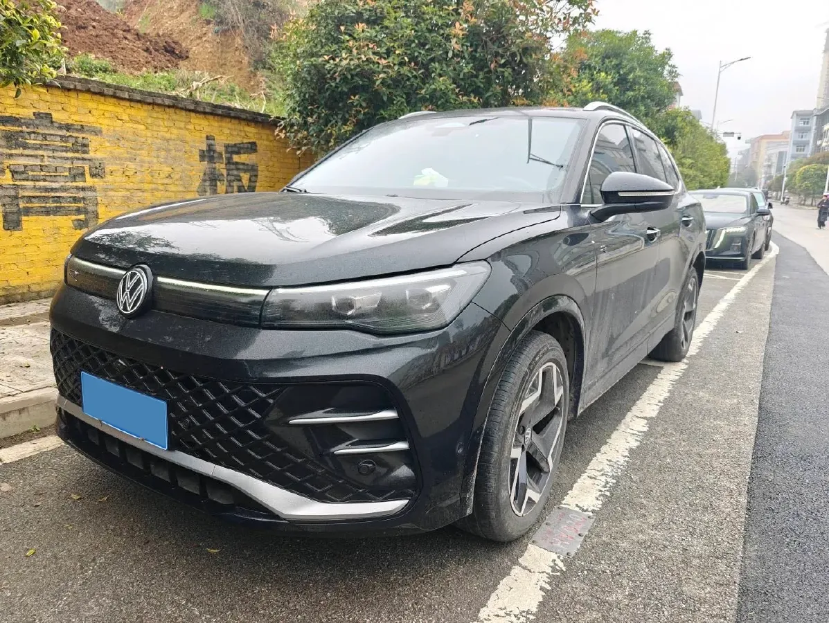 2024 Volkswagen Tiguan L 2.0T 186HP L4 7DCT,autocango,china used car exporter,china ev exporter,chinese used car exporter,chinese used ev exporter