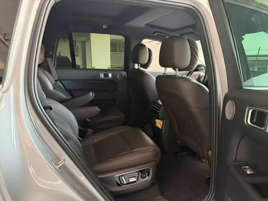 2023 Li L8 Range Extended 154HP REEV 40.9KWH,autocango,china used car exporter,china ev exporter,chinese used car exporter,chinese used ev exporter