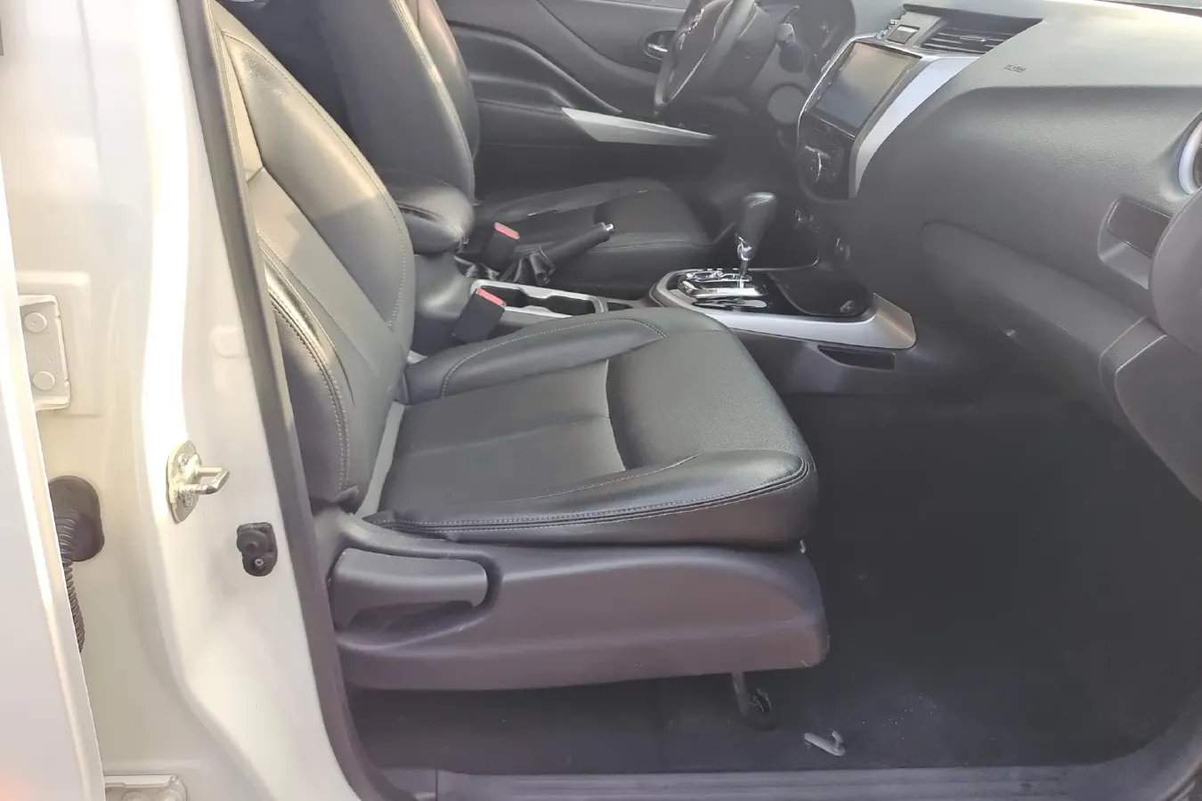 2020 Nissan Terra 2.5L 193HP L4 7AT,autocango,china used car exporter,china ev exporter,chinese used car exporter,chinese used ev exporter