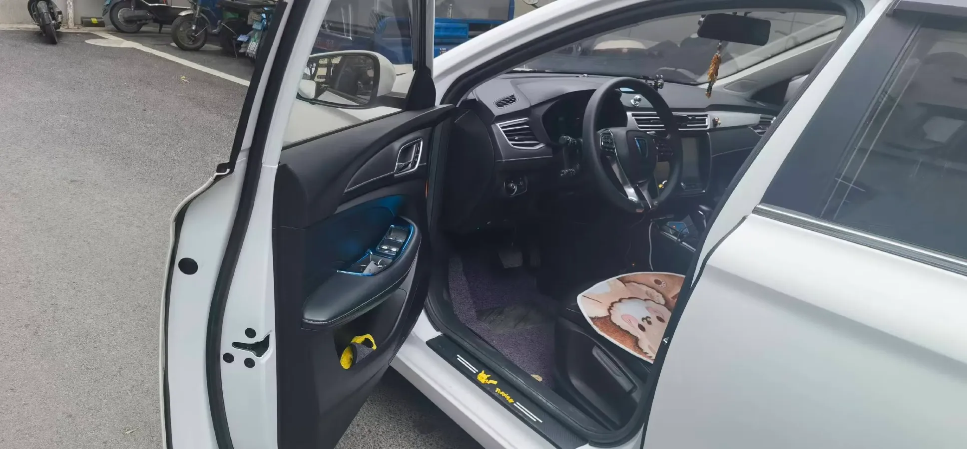 2020 Roewe i5 1.5L 120HP L4 CVT,autocango,china used car exporter,china ev exporter,chinese used car exporter,chinese used ev exporter