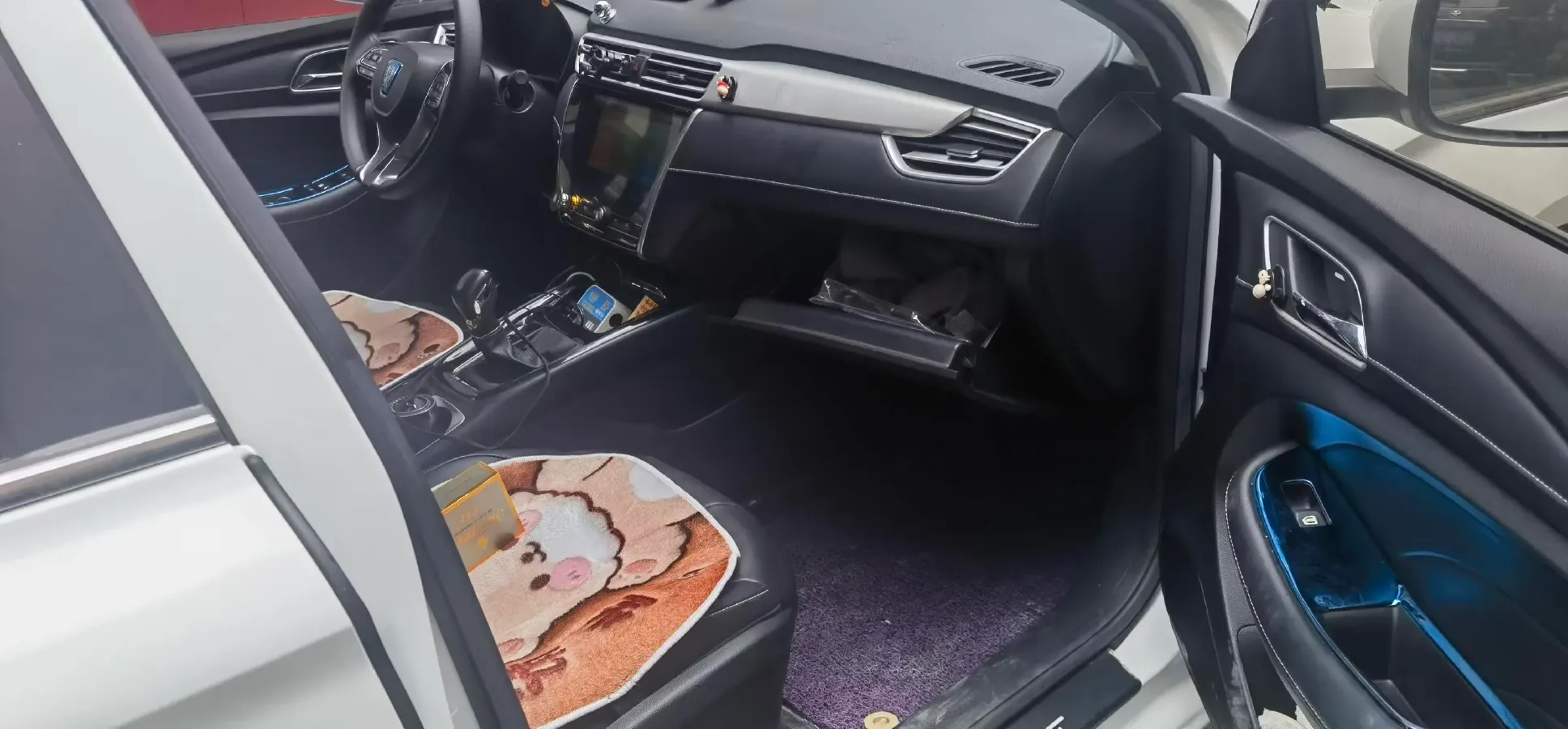 2020 Roewe i5 1.5L 120HP L4 CVT,autocango,china used car exporter,china ev exporter,chinese used car exporter,chinese used ev exporter