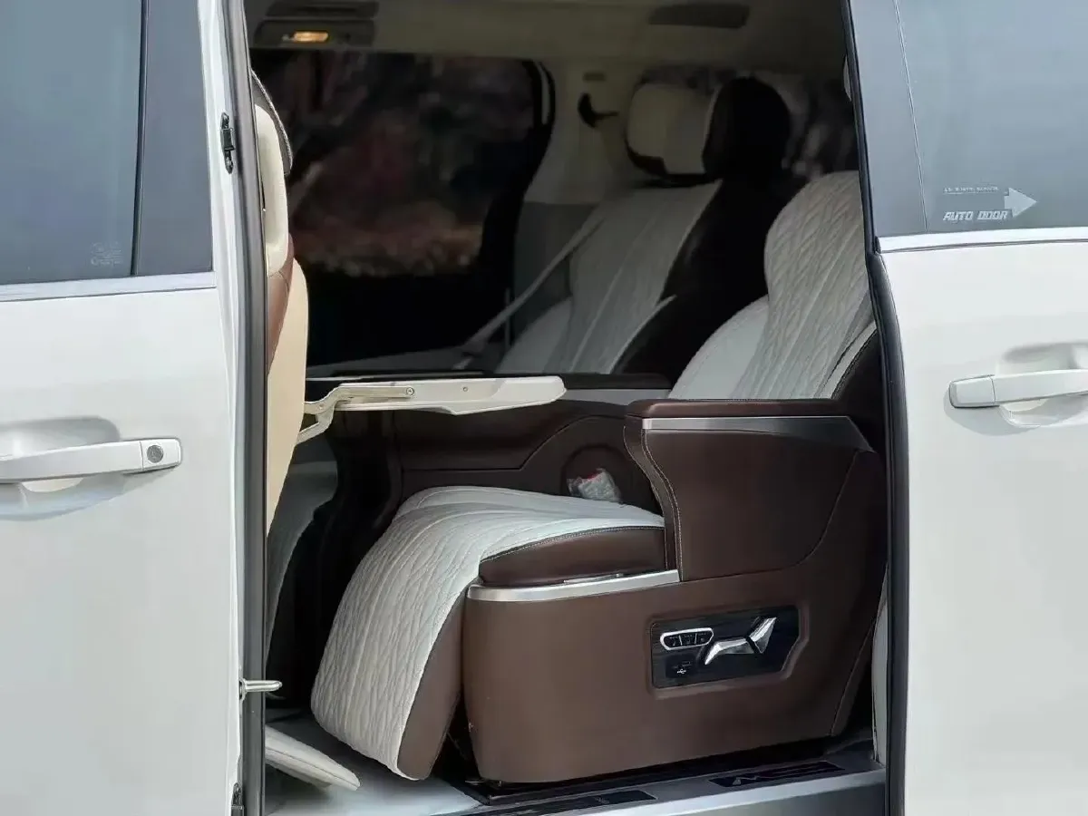 2021 Buick GL8 2.0T 237HP L4 9AT,autocango,china used car exporter,china ev exporter,chinese used car exporter,chinese used ev exporter