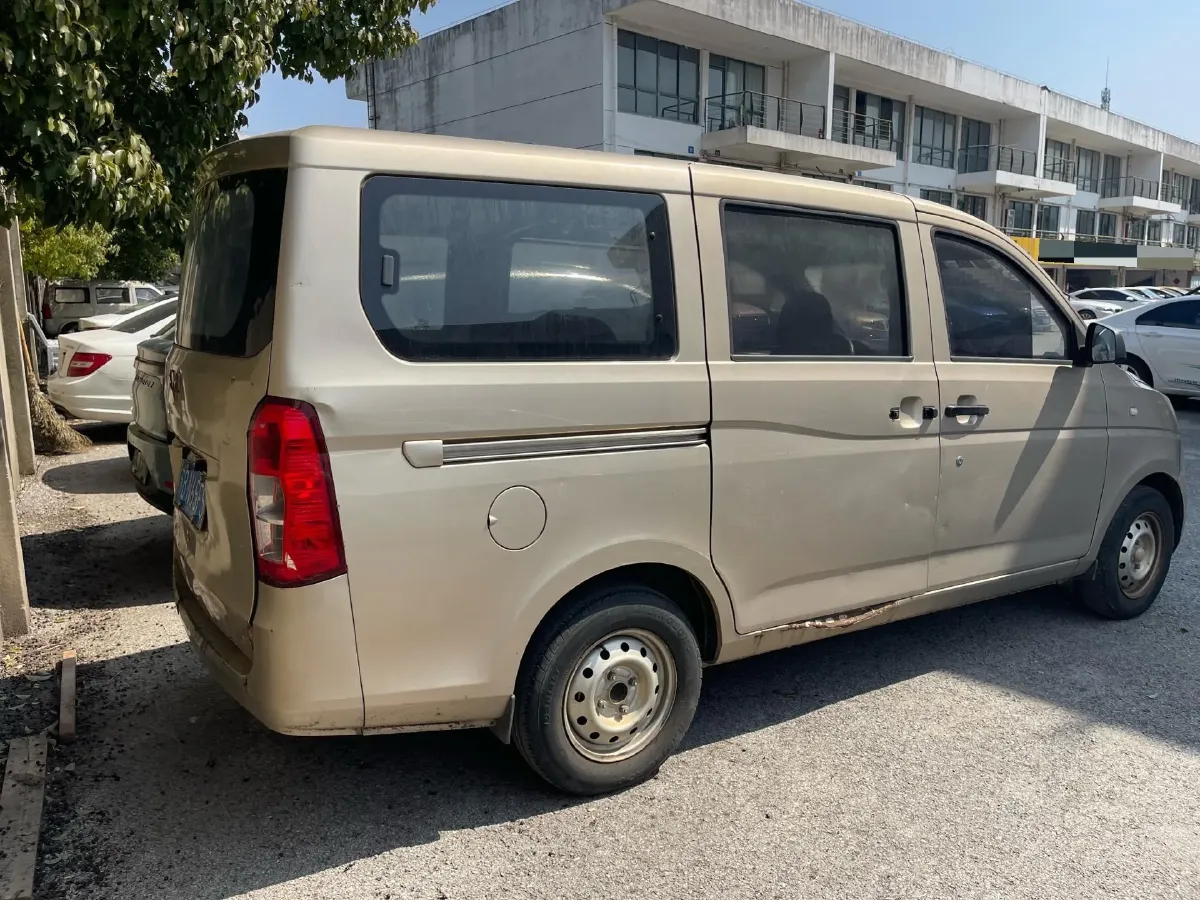 2018 WuLing RongGuang V 1.2L 88HP L4 5MT,autocango,china used car exporter,china ev exporter,chinese used car exporter,chinese used ev exporter