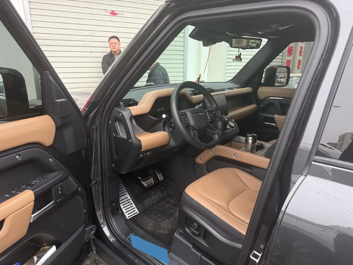 2025 Land Rover Defender 3.0T 400HP L6 8AT,autocango,china used car exporter,china ev exporter,chinese used car exporter,chinese used ev exporter