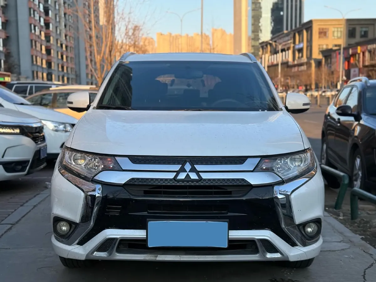 2020 Mitsubishi Outlander 2.0L 166HP L4 CVT,autocango,china used car exporter,china ev exporter,chinese used car exporter,chinese used ev exporter