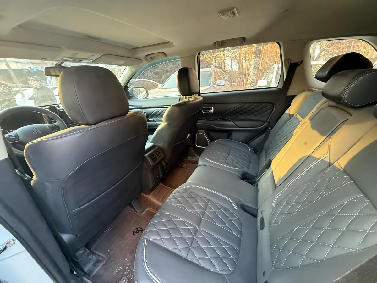 2020 Mitsubishi Outlander 2.0L 166HP L4 CVT,autocango,china used car exporter,china ev exporter,chinese used car exporter,chinese used ev exporter