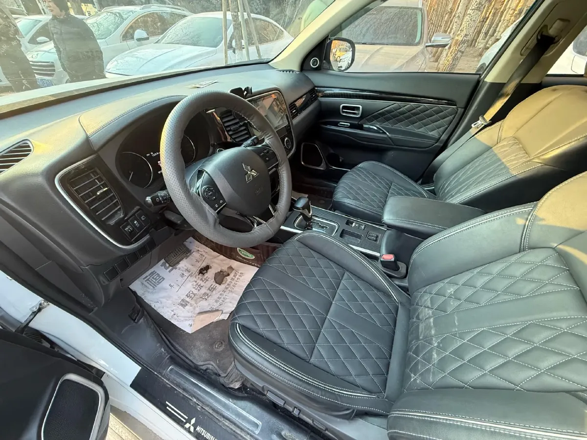 2020 Mitsubishi Outlander 2.0L 166HP L4 CVT,autocango,china used car exporter,china ev exporter,chinese used car exporter,chinese used ev exporter