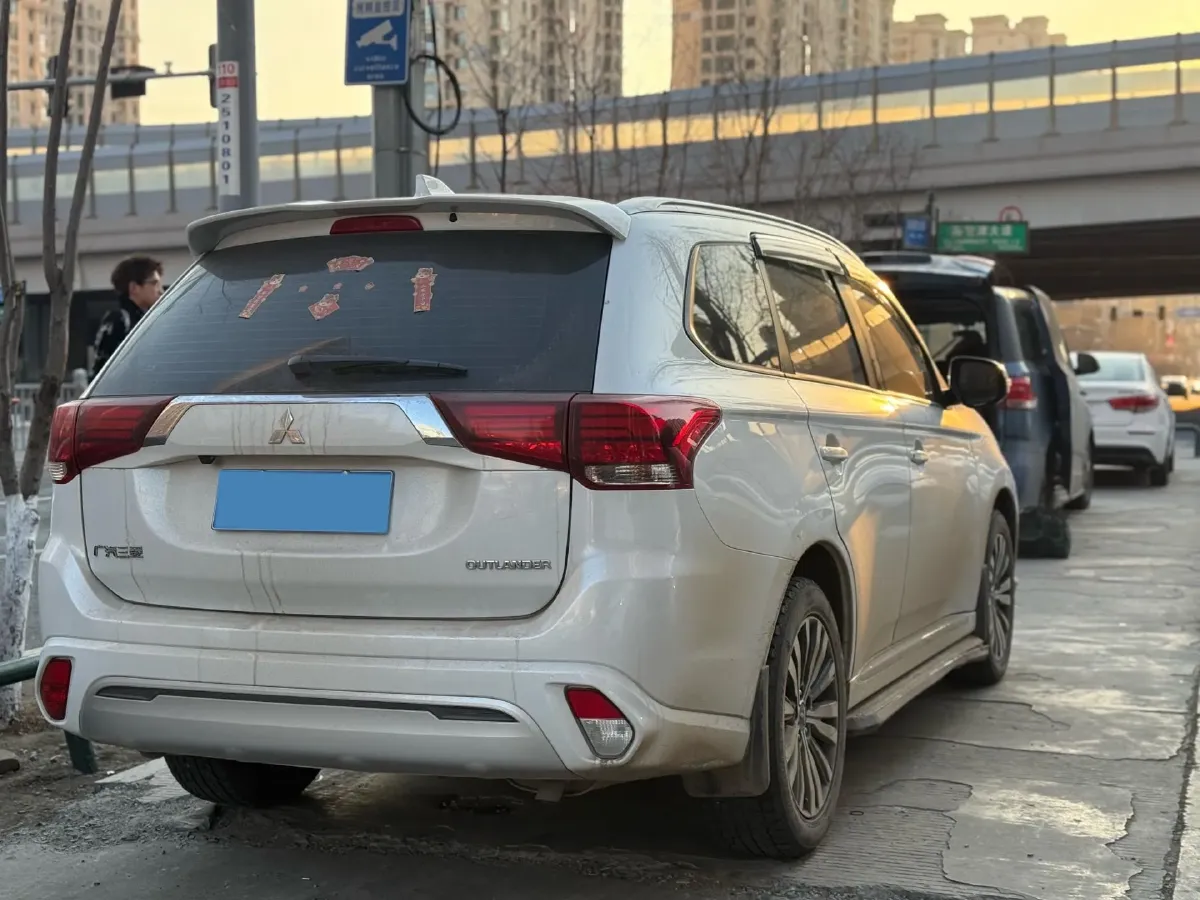 2020 Mitsubishi Outlander 2.0L 166HP L4 CVT,autocango,china used car exporter,china ev exporter,chinese used car exporter,chinese used ev exporter