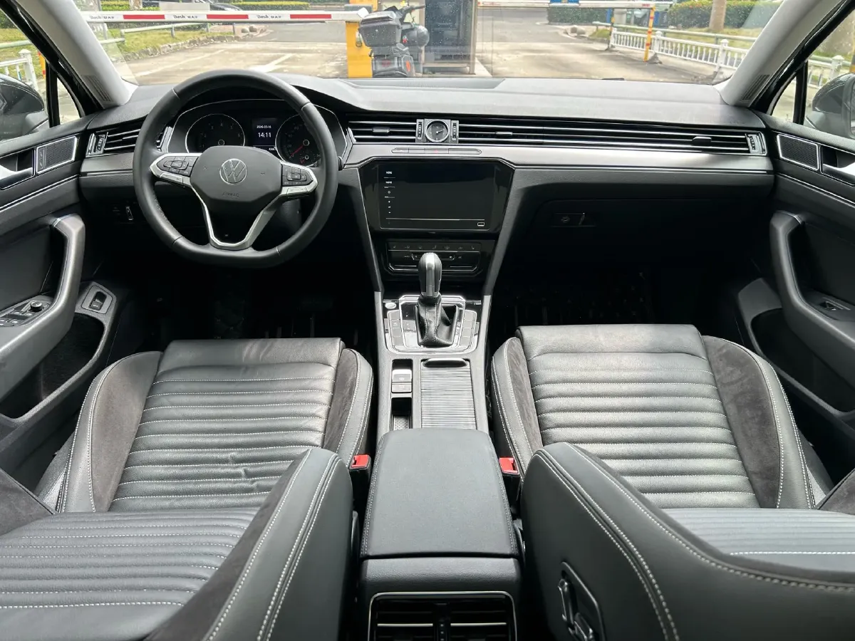 2020 Volkswagen Magotan 2.0T 186HP L4 7DCT,autocango,china used car exporter,china ev exporter,chinese used car exporter,chinese used ev exporter