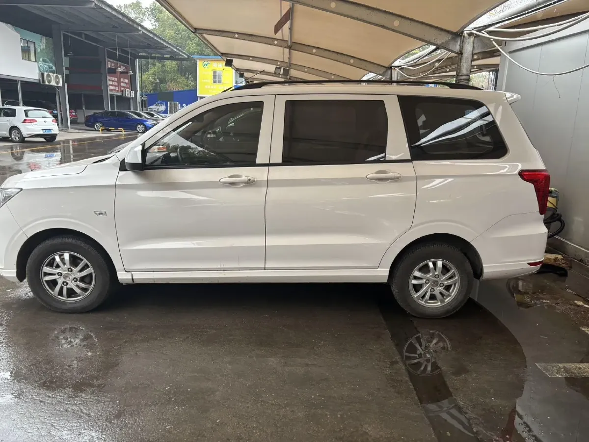 2019 WuLing HongGuang 1.5L 99HP L4 6MT,autocango,china used car exporter,china ev exporter,chinese used car exporter,chinese used ev exporter
