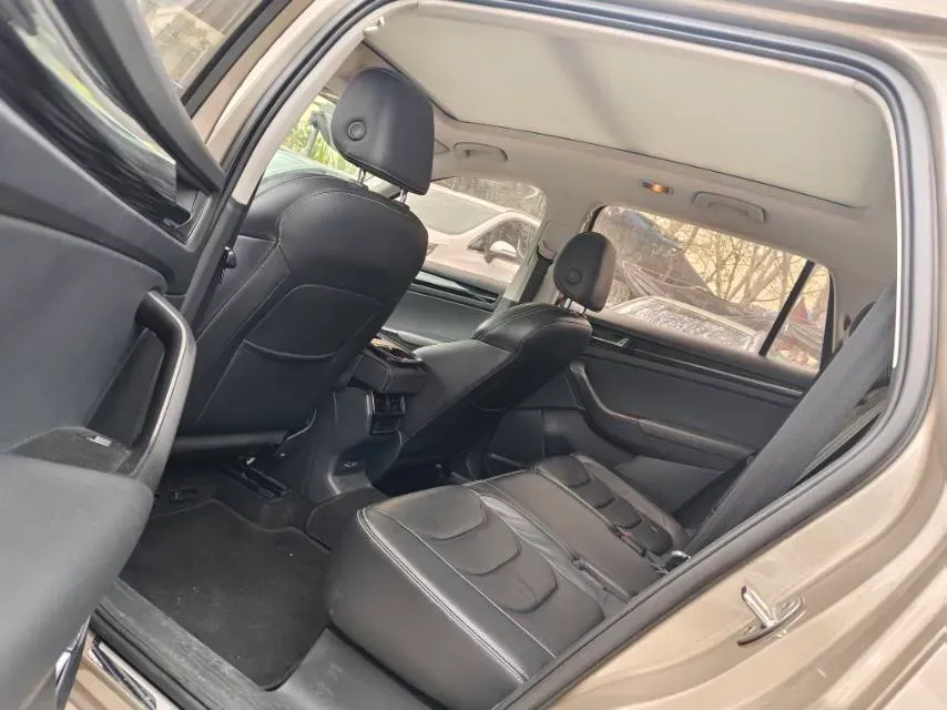 2018 Skoda Kodiak 1.8T 180HP L4 7DCT,autocango,china used car exporter,china ev exporter,chinese used car exporter,chinese used ev exporter