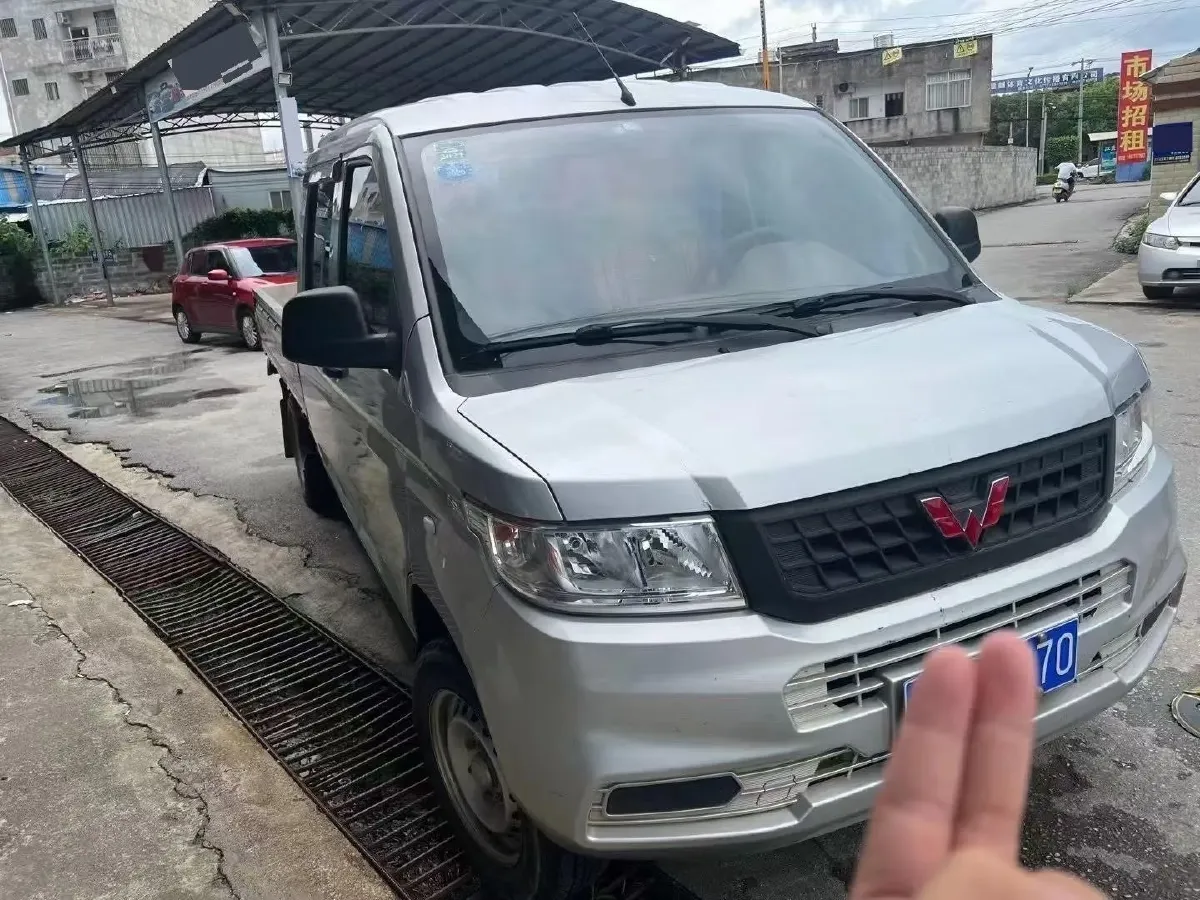 2021 WuLing RongGuang New Truck 1.8L 125HP L4 5MT,autocango,china used car exporter,china ev exporter,chinese used car exporter,chinese used ev exporter