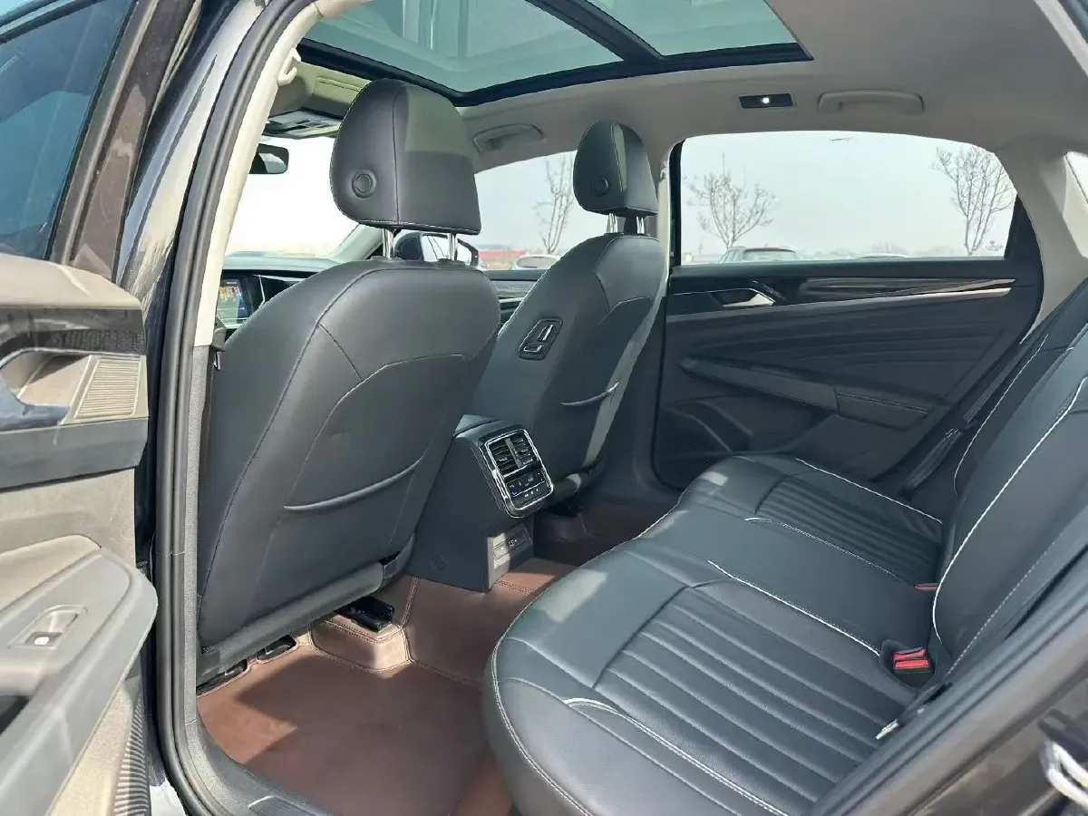 2023 Volkswagen Passat 2.0T 186HP L4 7DCT,autocango,china used car exporter,china ev exporter,chinese used car exporter,chinese used ev exporter