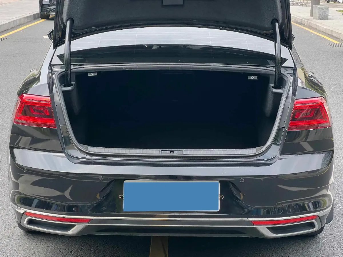 2020 Volkswagen Magotan 2.0T 186HP L4 7DCT,autocango,china used car exporter,china ev exporter,chinese used car exporter,chinese used ev exporter