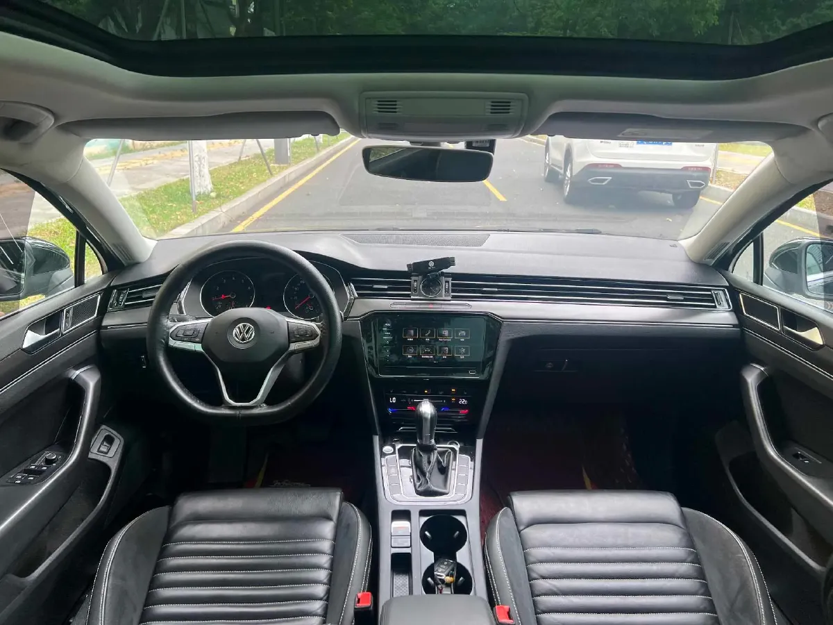 2020 Volkswagen Magotan 2.0T 186HP L4 7DCT,autocango,china used car exporter,china ev exporter,chinese used car exporter,chinese used ev exporter