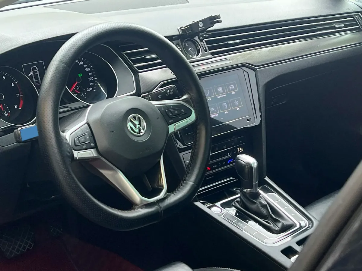 2020 Volkswagen Magotan 2.0T 186HP L4 7DCT,autocango,china used car exporter,china ev exporter,chinese used car exporter,chinese used ev exporter