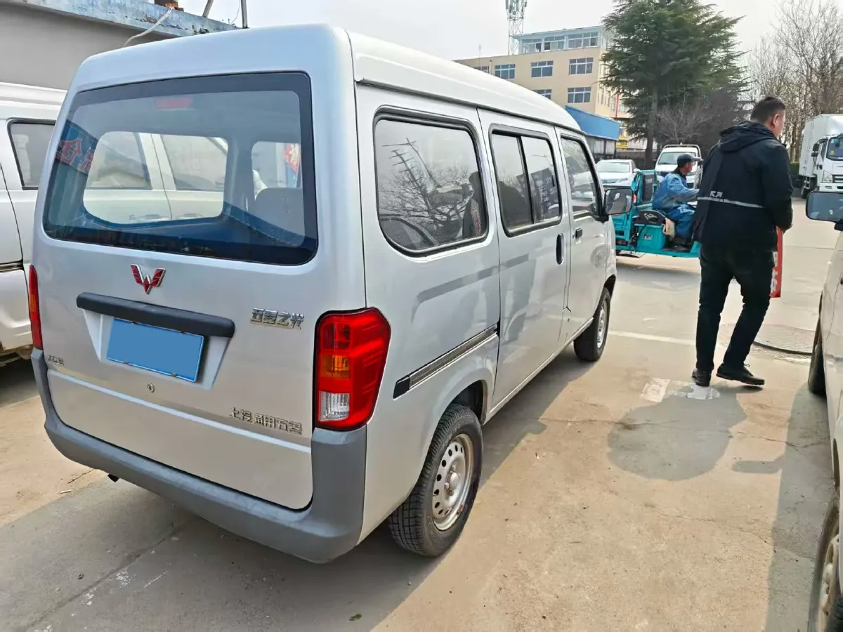 2015 WuLing ZhiGuang 1.2L 82HP L4 5MT,autocango,china used car exporter,china ev exporter,chinese used car exporter,chinese used ev exporter