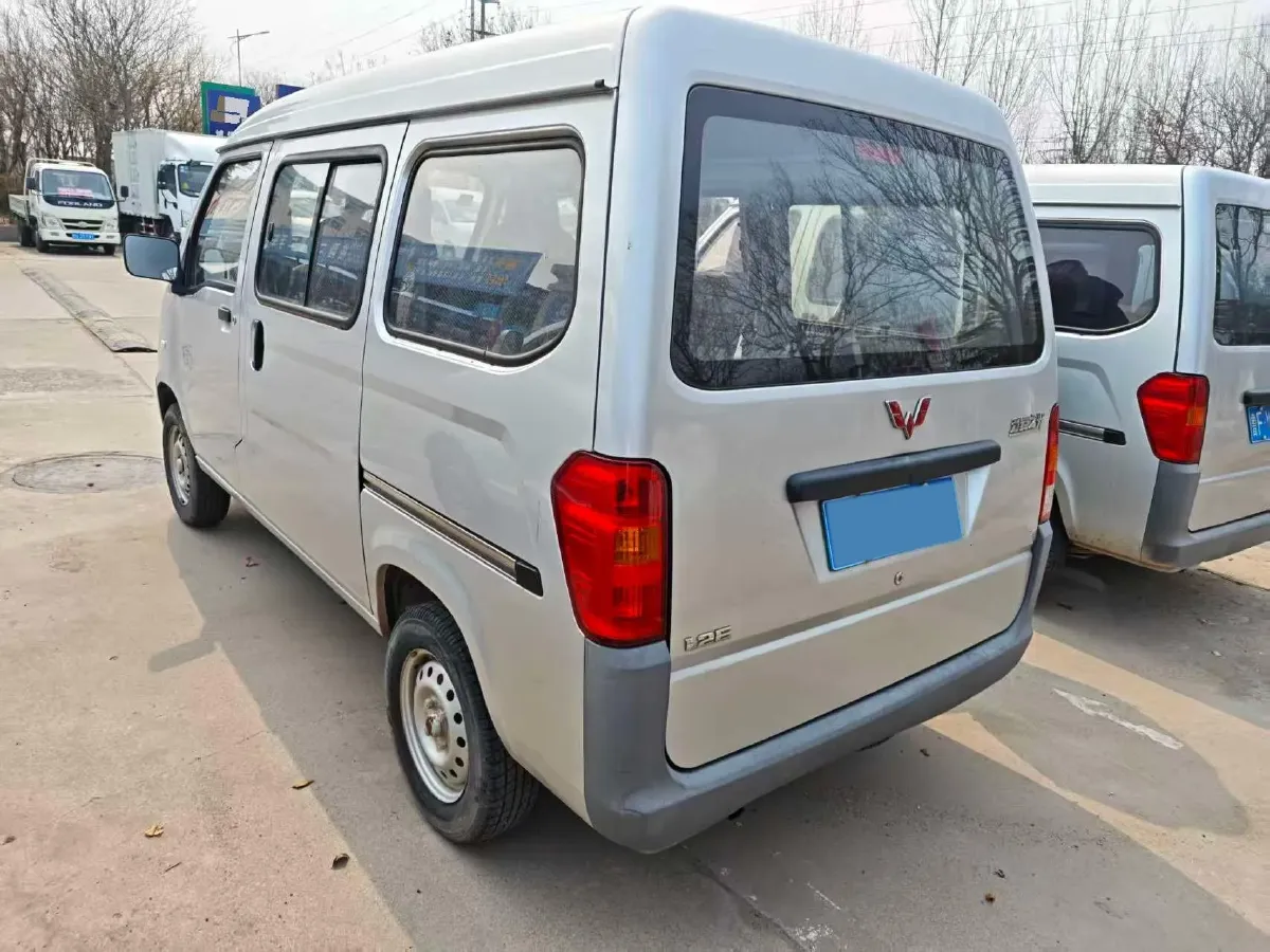 2015 WuLing ZhiGuang 1.2L 82HP L4 5MT,autocango,china used car exporter,china ev exporter,chinese used car exporter,chinese used ev exporter