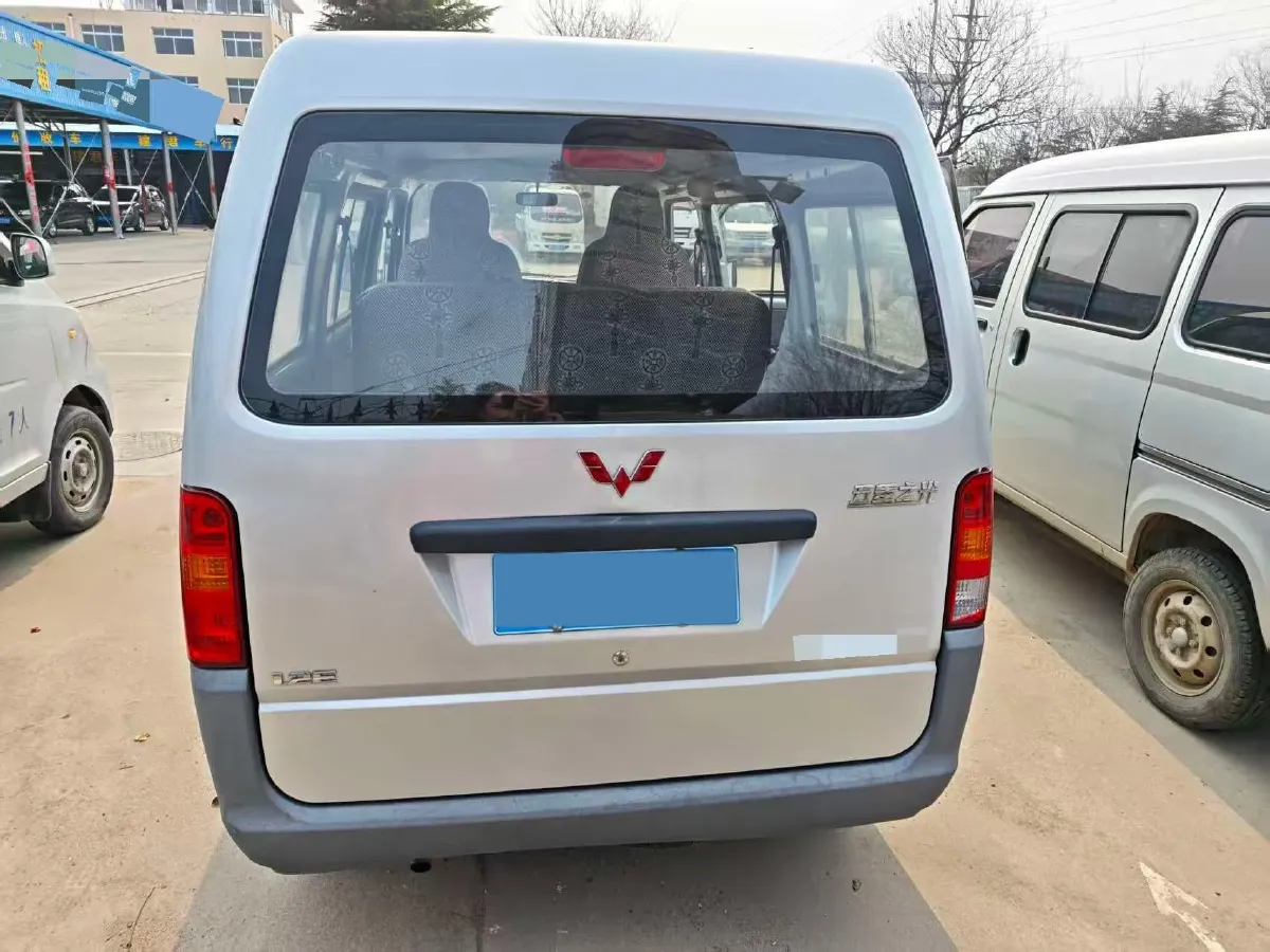 2015 WuLing ZhiGuang 1.2L 82HP L4 5MT,autocango,china used car exporter,china ev exporter,chinese used car exporter,chinese used ev exporter