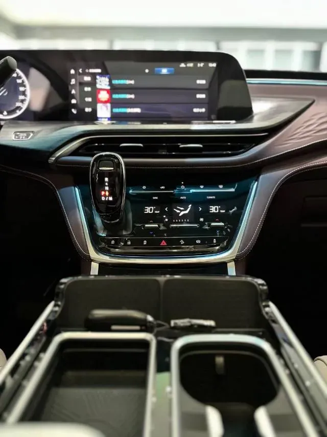 2022 Buick GL8 2.0T 237HP L4 9AT,autocango,china used car exporter,china ev exporter,chinese used car exporter,chinese used ev exporter