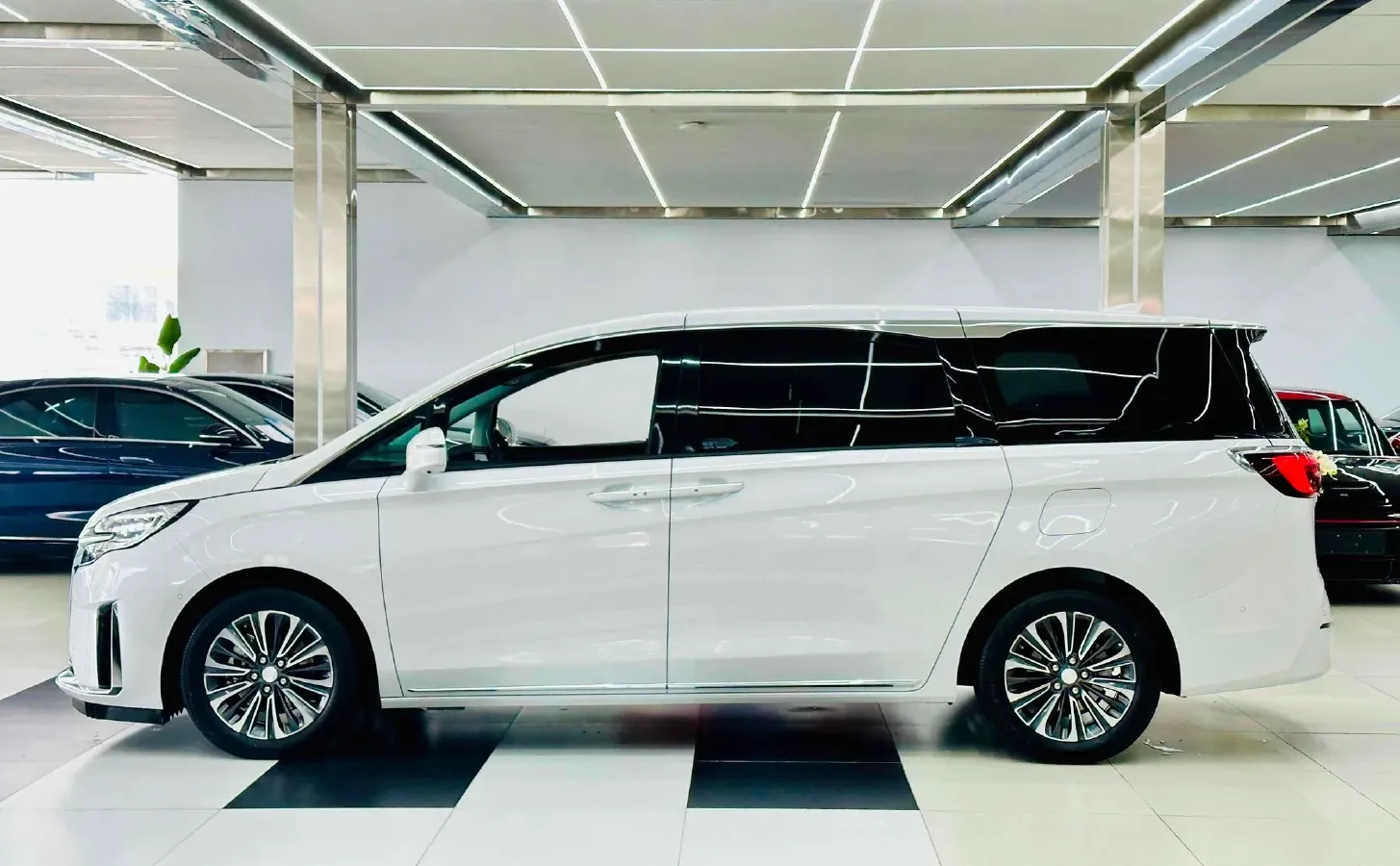 2023 Buick GL8 2.0T 237HP L4 9AT,autocango,china used car exporter,china ev exporter,chinese used car exporter,chinese used ev exporter