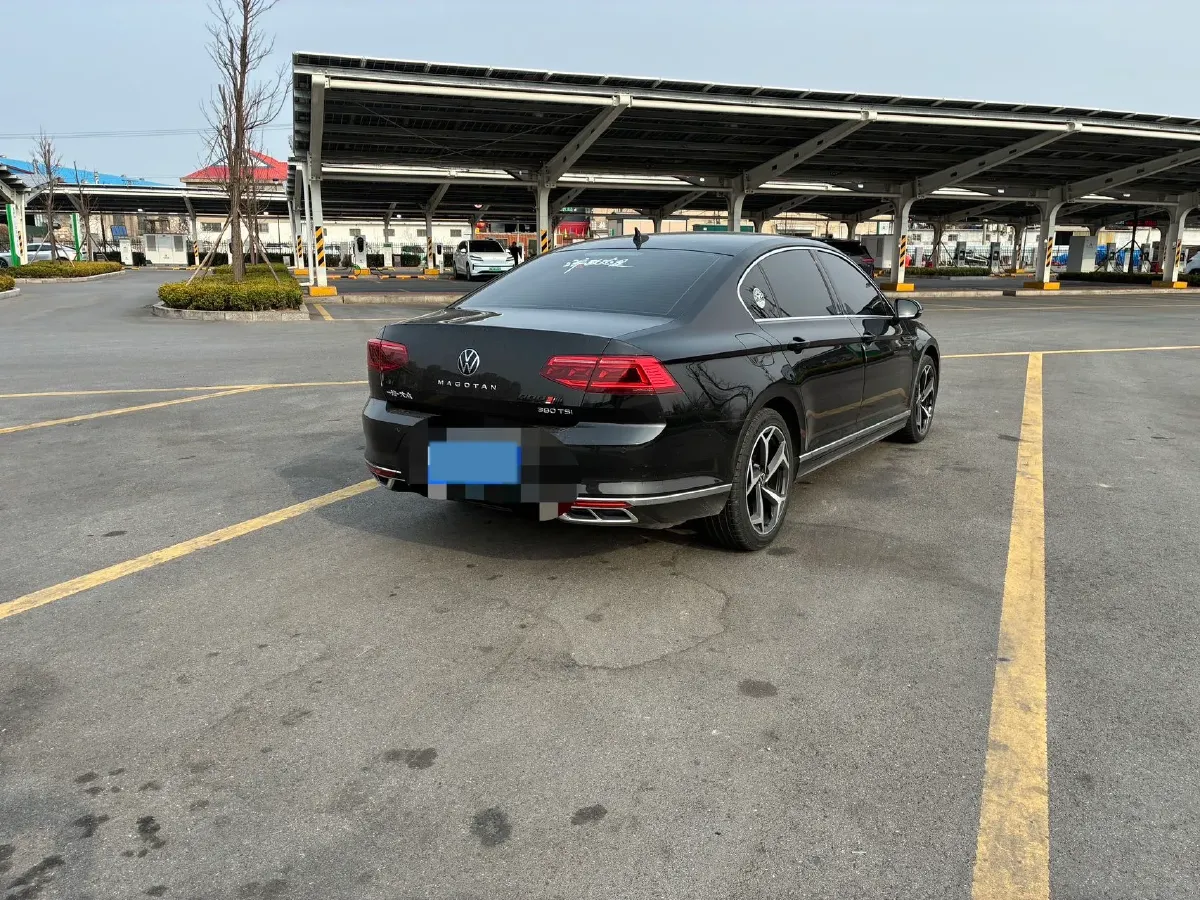 2023 Volkswagen Magotan 2.0T 186HP L4 7DCT,autocango,china used car exporter,china ev exporter,chinese used car exporter,chinese used ev exporter