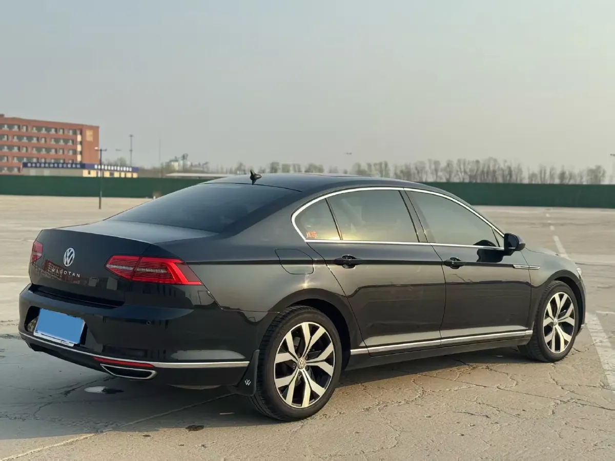 2019 Volkswagen Magotan 2.0T 186HP L4 7DCT,autocango,china used car exporter,china ev exporter,chinese used car exporter,chinese used ev exporter